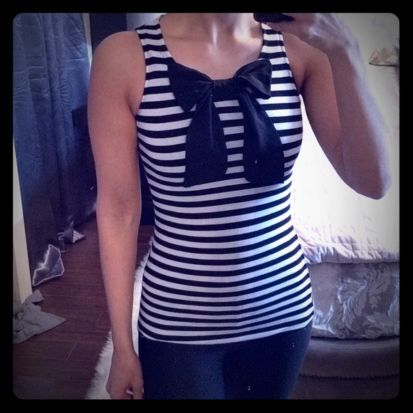 Flirty tank top with bow - Picture 1 of 3